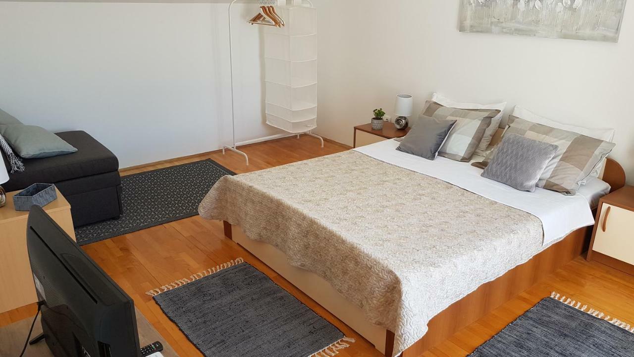 Apartments Luna Sveti Filip i Jakov Ngoại thất bức ảnh
