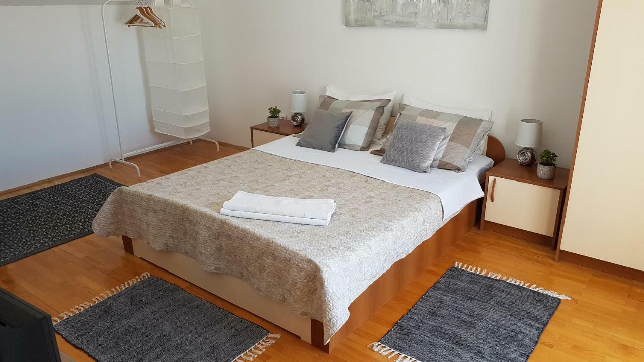 Apartments Luna Sveti Filip i Jakov Ngoại thất bức ảnh