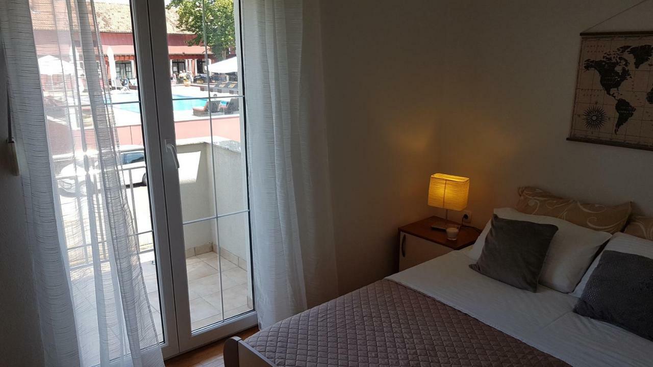 Apartments Luna Sveti Filip i Jakov Ngoại thất bức ảnh