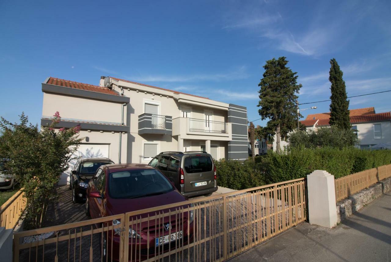 Apartments Luna Sveti Filip i Jakov Ngoại thất bức ảnh