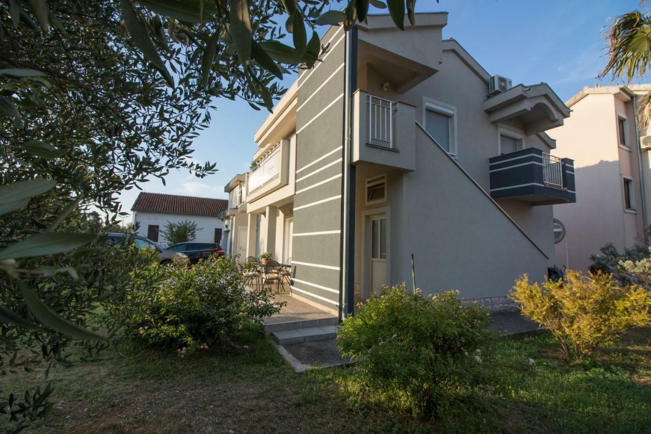 Apartments Luna Sveti Filip i Jakov Ngoại thất bức ảnh