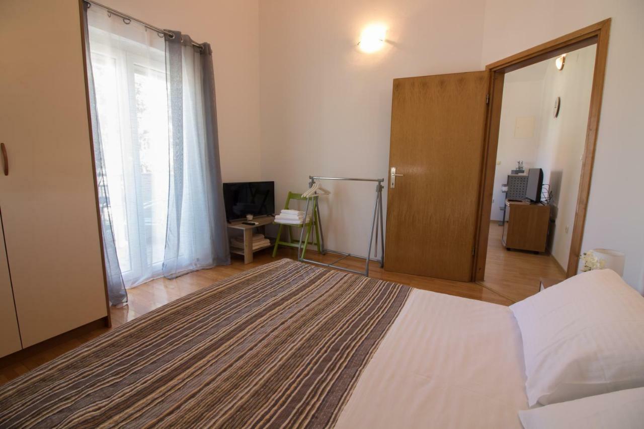Apartments Luna Sveti Filip i Jakov Ngoại thất bức ảnh