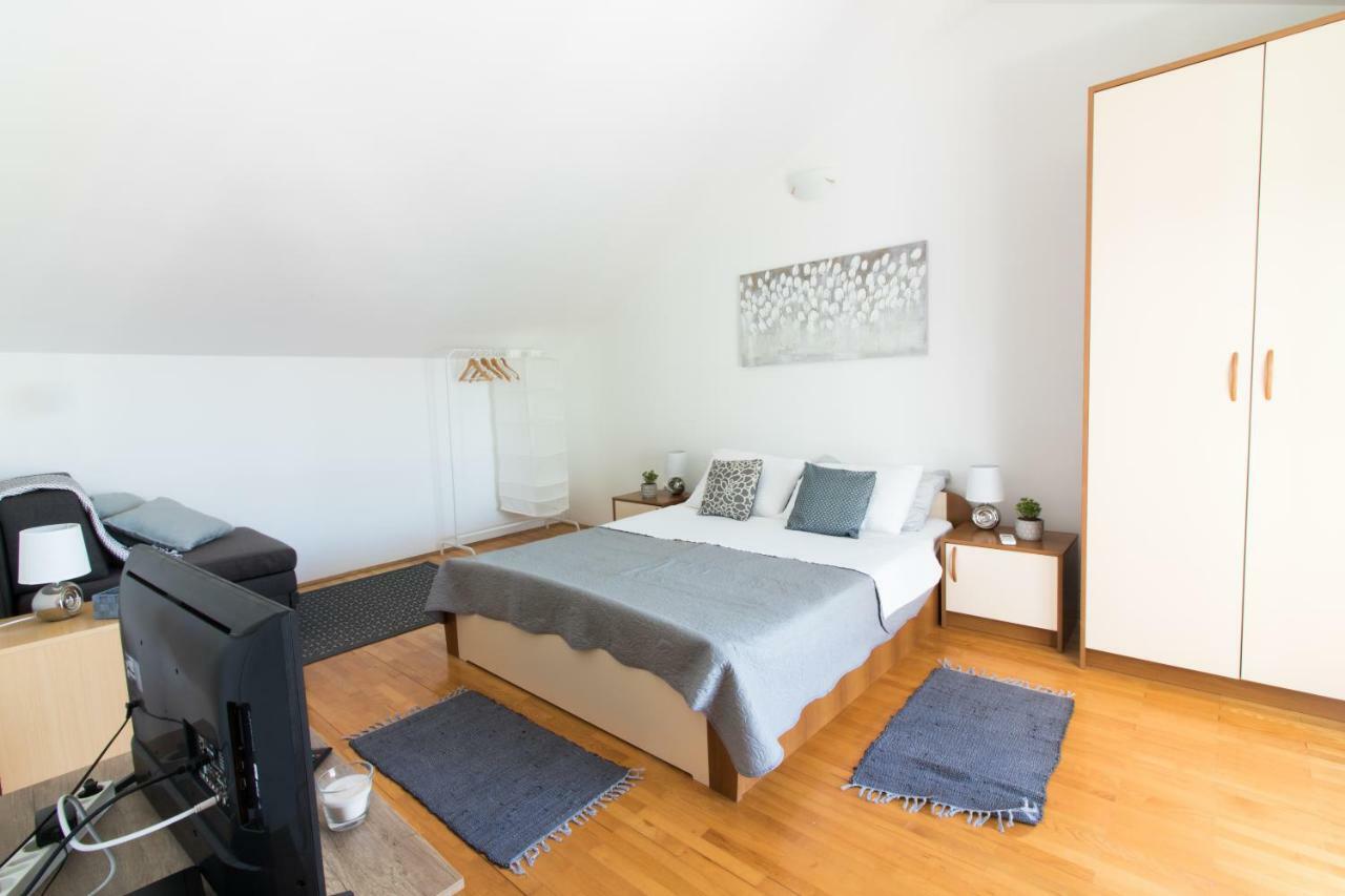 Apartments Luna Sveti Filip i Jakov Ngoại thất bức ảnh